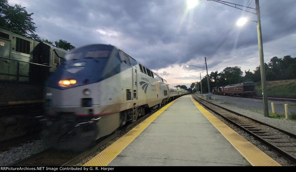 NS 28R to the far left begins to accelerate after meeting Regional 147 at Rivermont.  NS research and test train tied down for the weekend to the far right, 